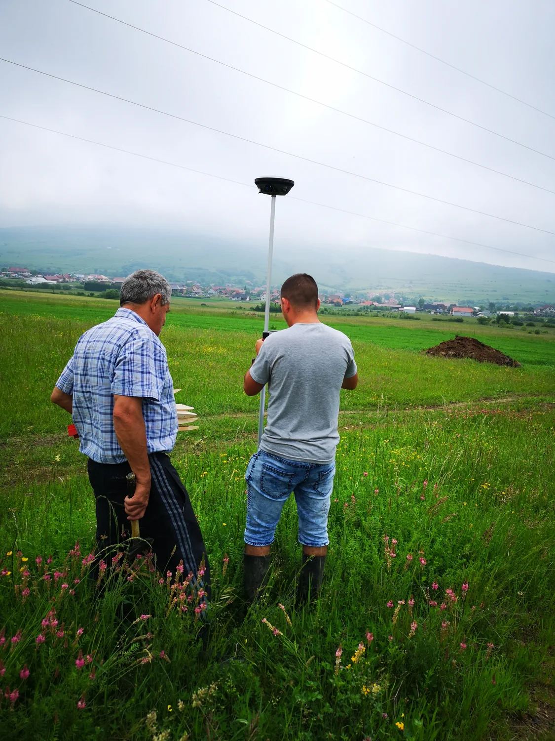 Telekhatár-kitűzés GNSS mérőműszerrel a terepen